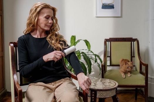 Casa com cheiro de urina e pelos? Aprenda a eliminar as manchas e os odores de cães e gatos usando soluções naturais, enzimáticas e totalmente livres de toxinas.